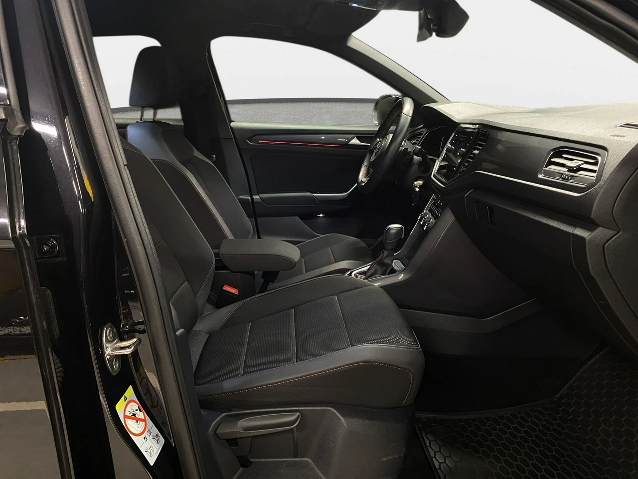 Volkswagen T-Roc - Zdjęcie 11