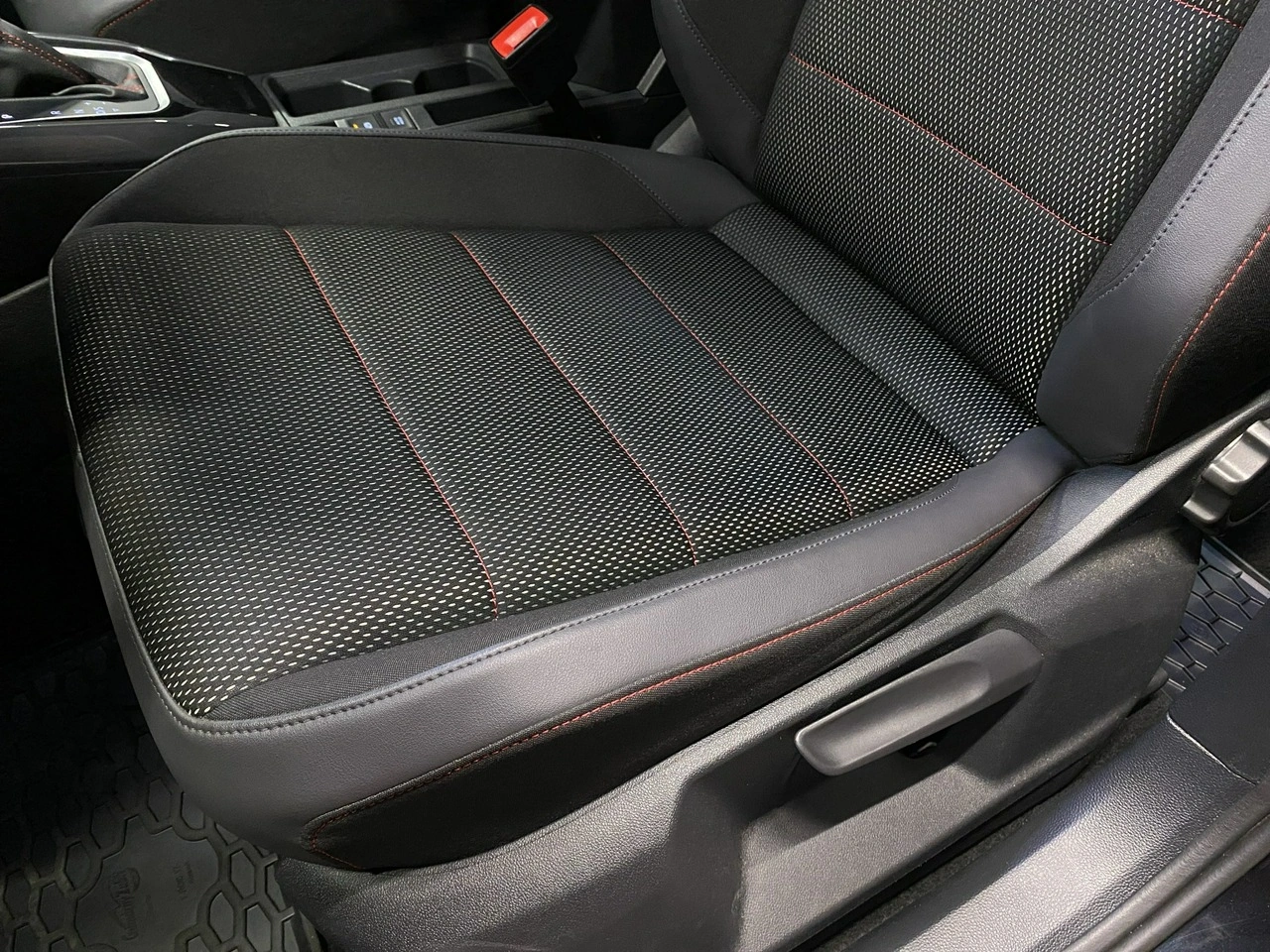 Volkswagen T-Roc - Zdjęcie 12