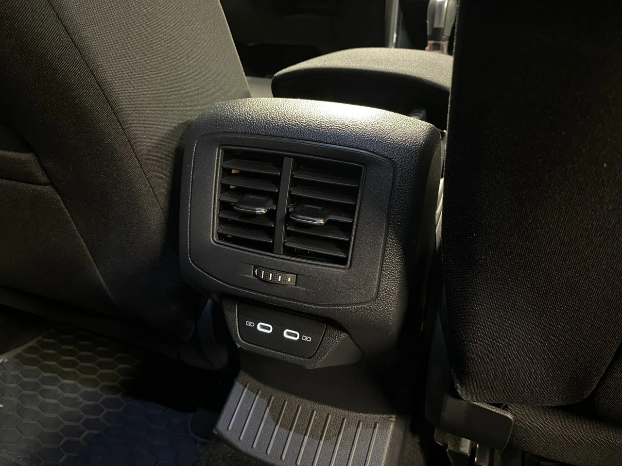 Volkswagen T-Roc - Zdjęcie 16