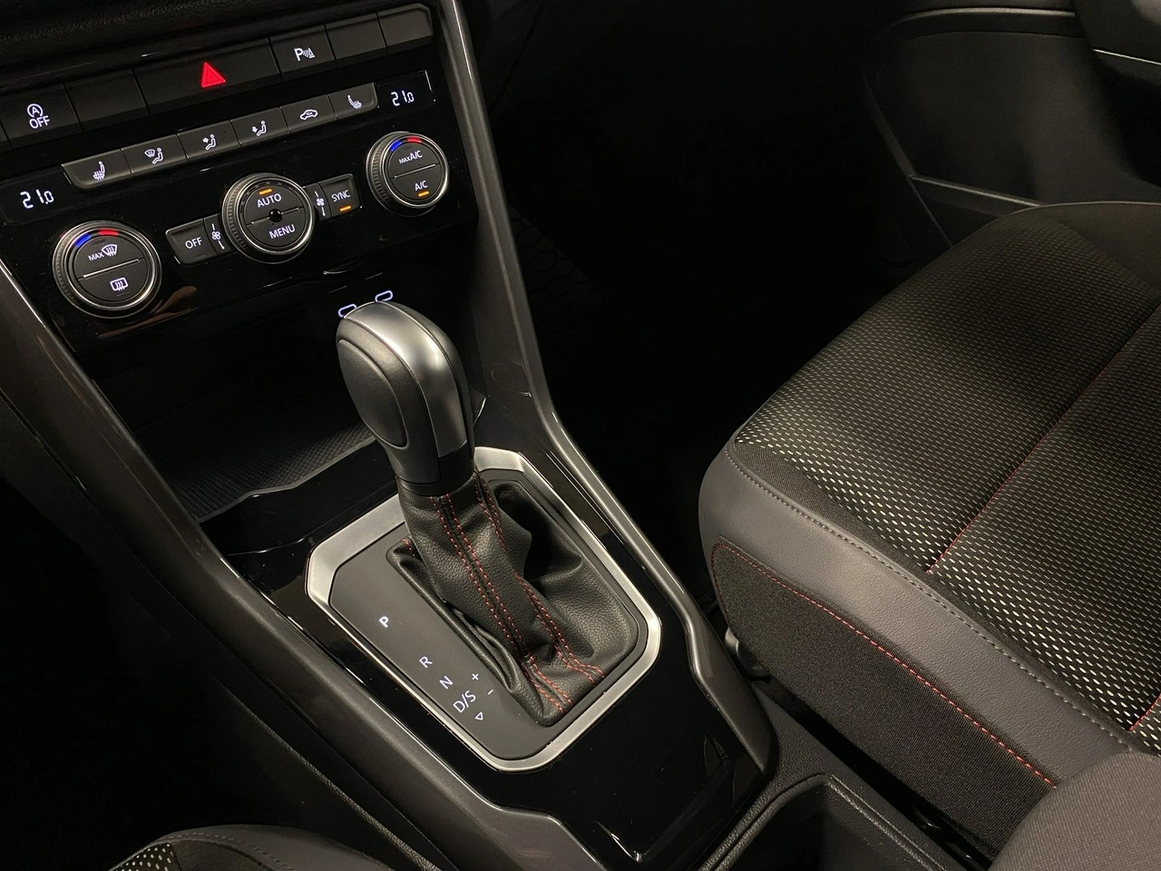 Volkswagen T-Roc - Zdjęcie 36