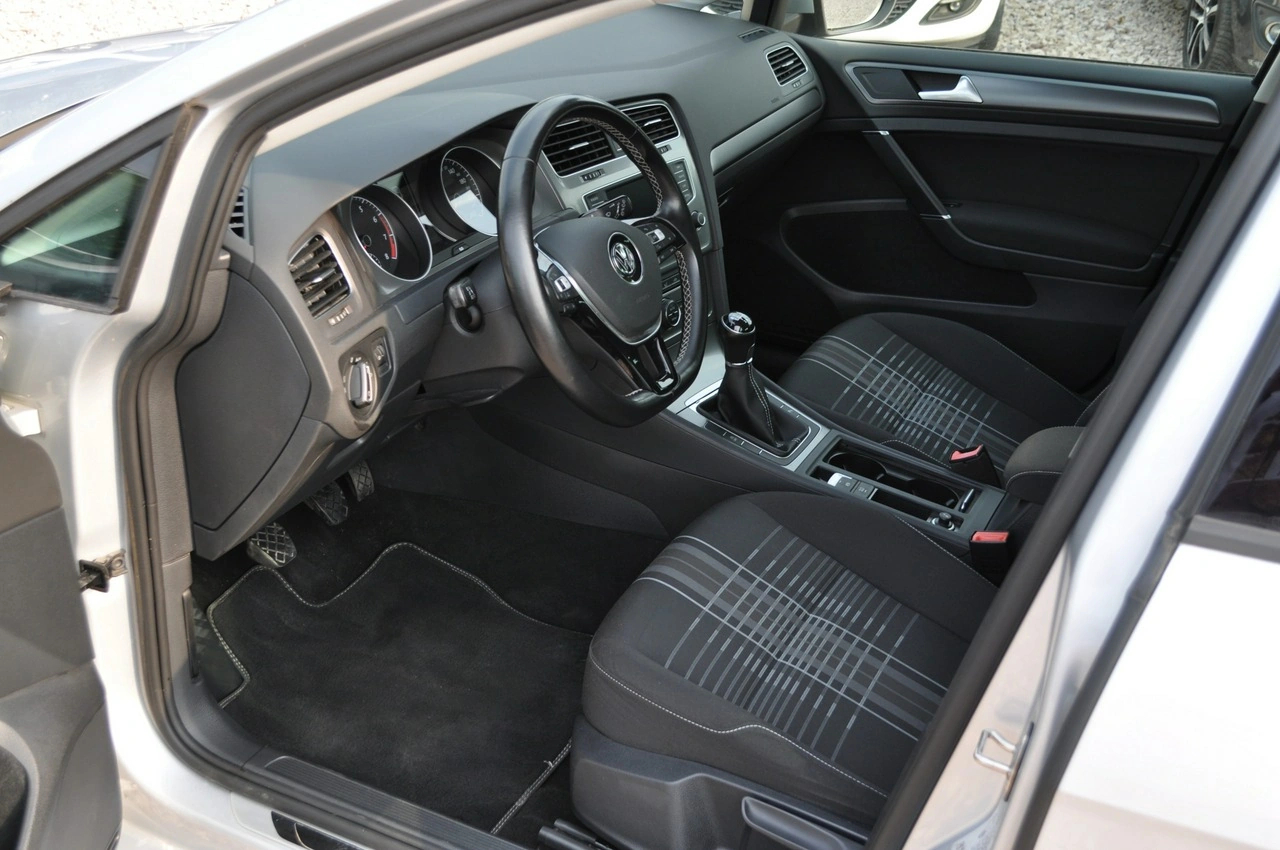 Volkswagen Golf - Zdjęcie 15