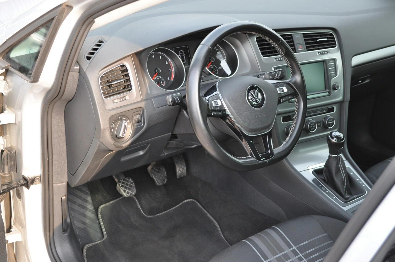 Volkswagen Golf - Zdjęcie 16