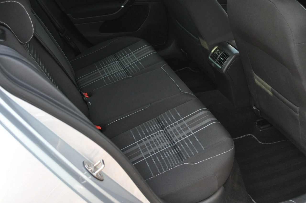 Volkswagen Golf - Zdjęcie 36