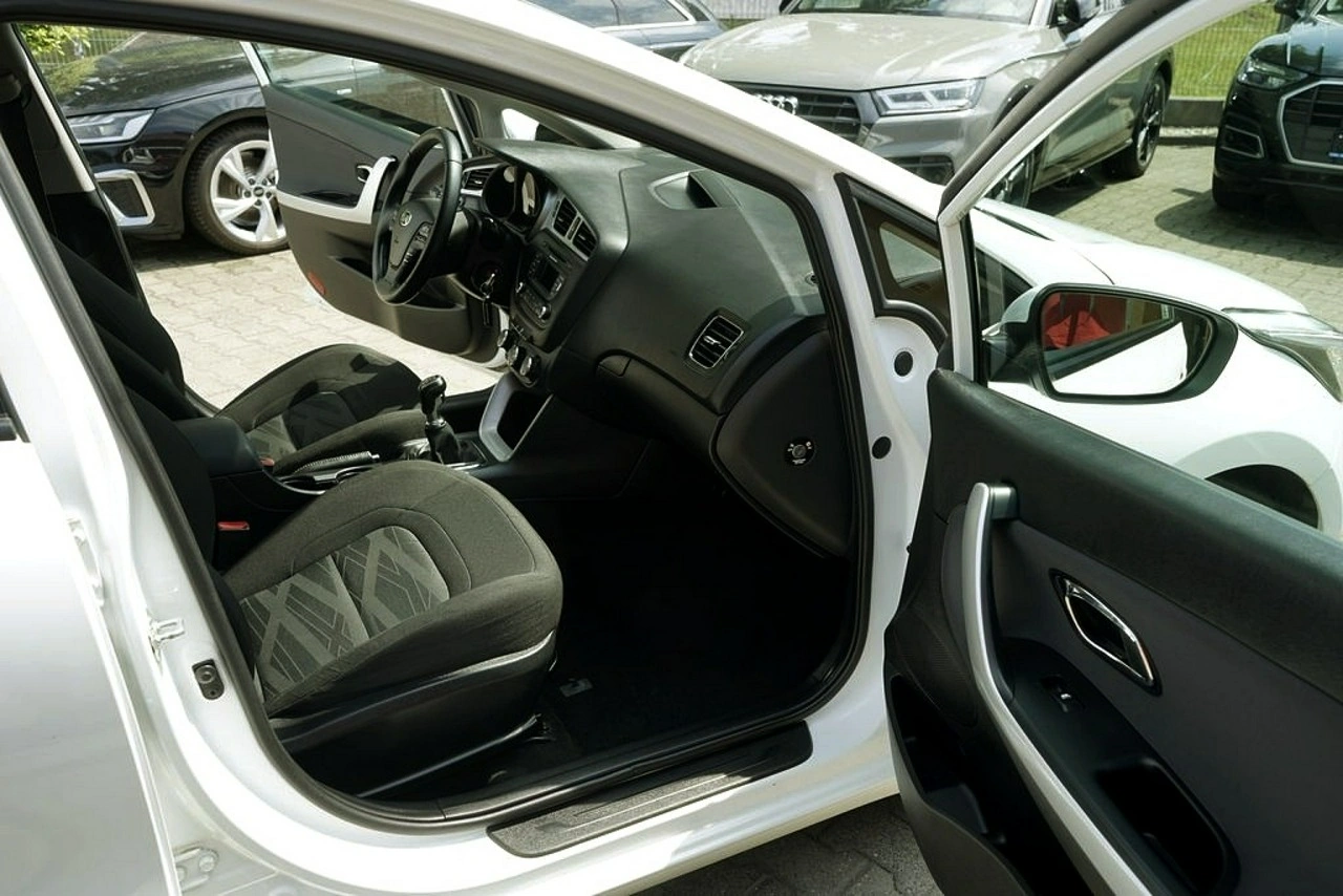 Kia Ceed - Zdjęcie 15