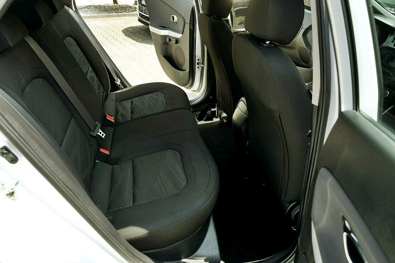Kia Ceed - Zdjęcie 17
