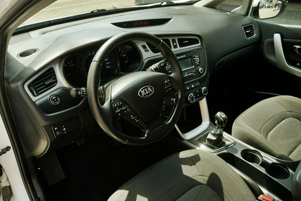 Kia Ceed - Zdjęcie 18