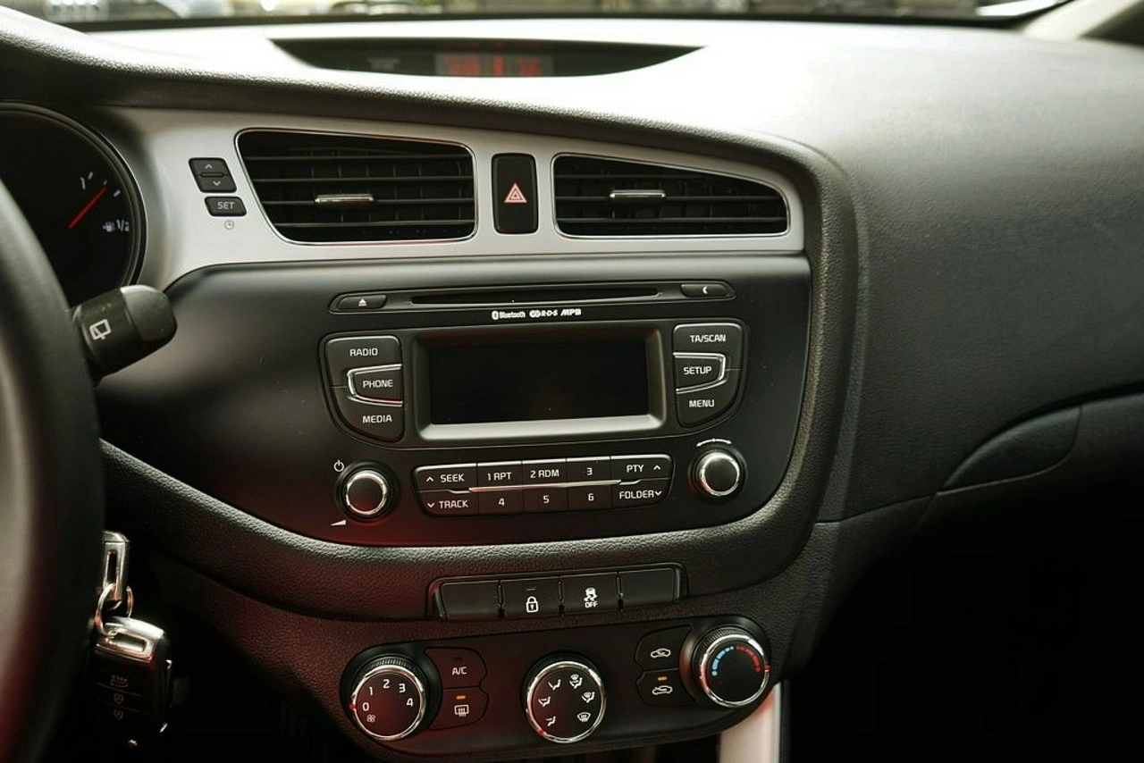 Kia Ceed - Zdjęcie 21
