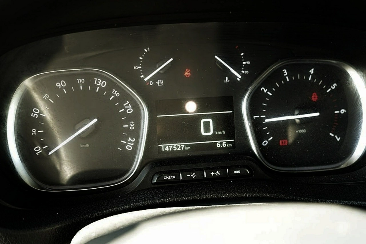 Peugeot Expert - Zdjęcie 24