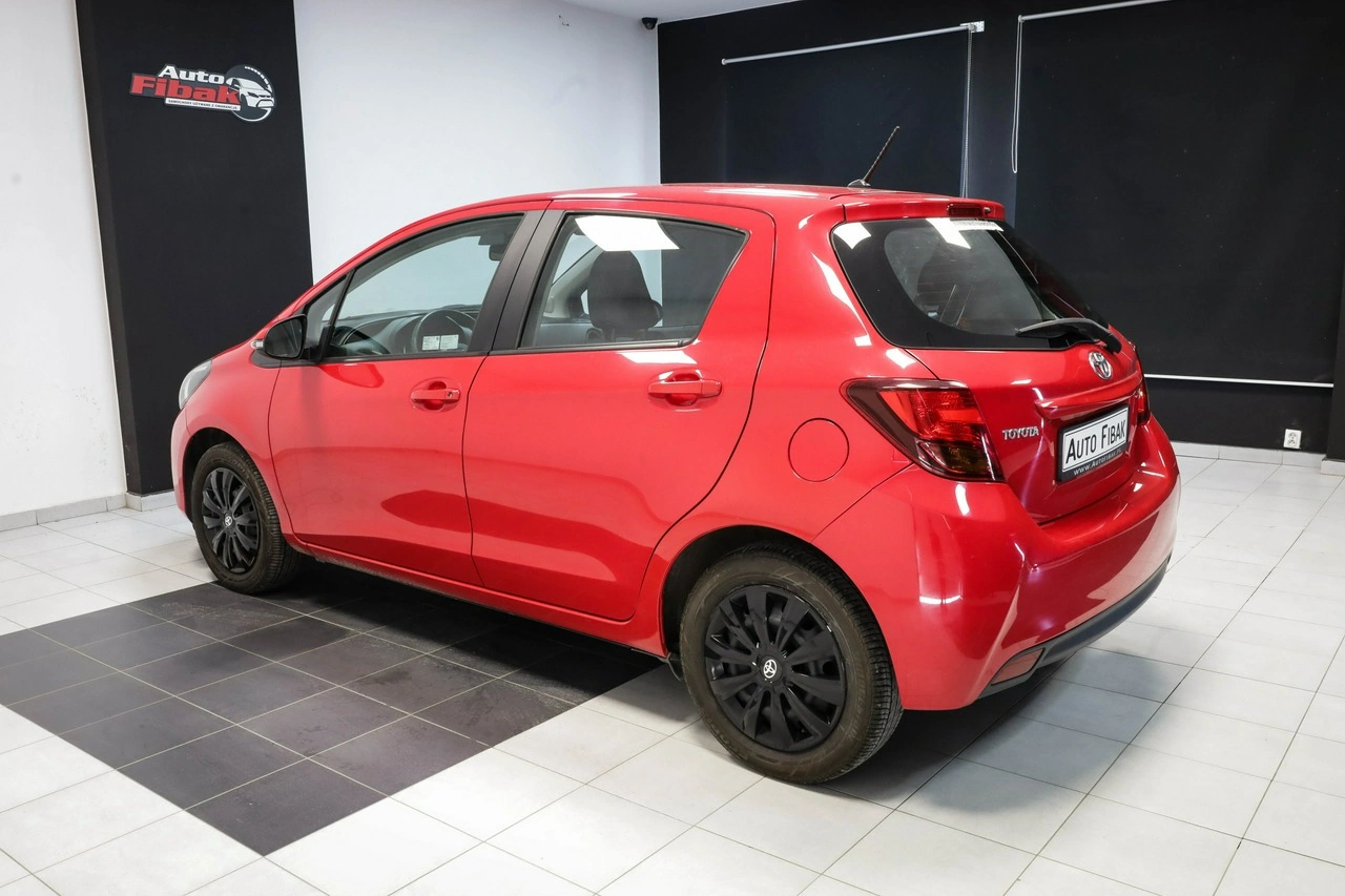 Toyota Yaris - Zdjęcie 10