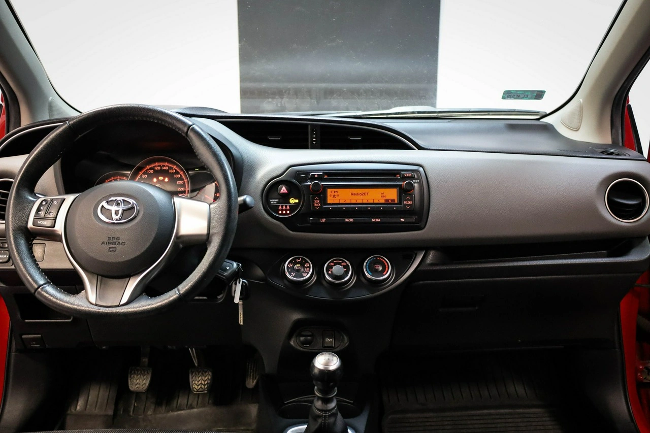 Toyota Yaris - Zdjęcie 11