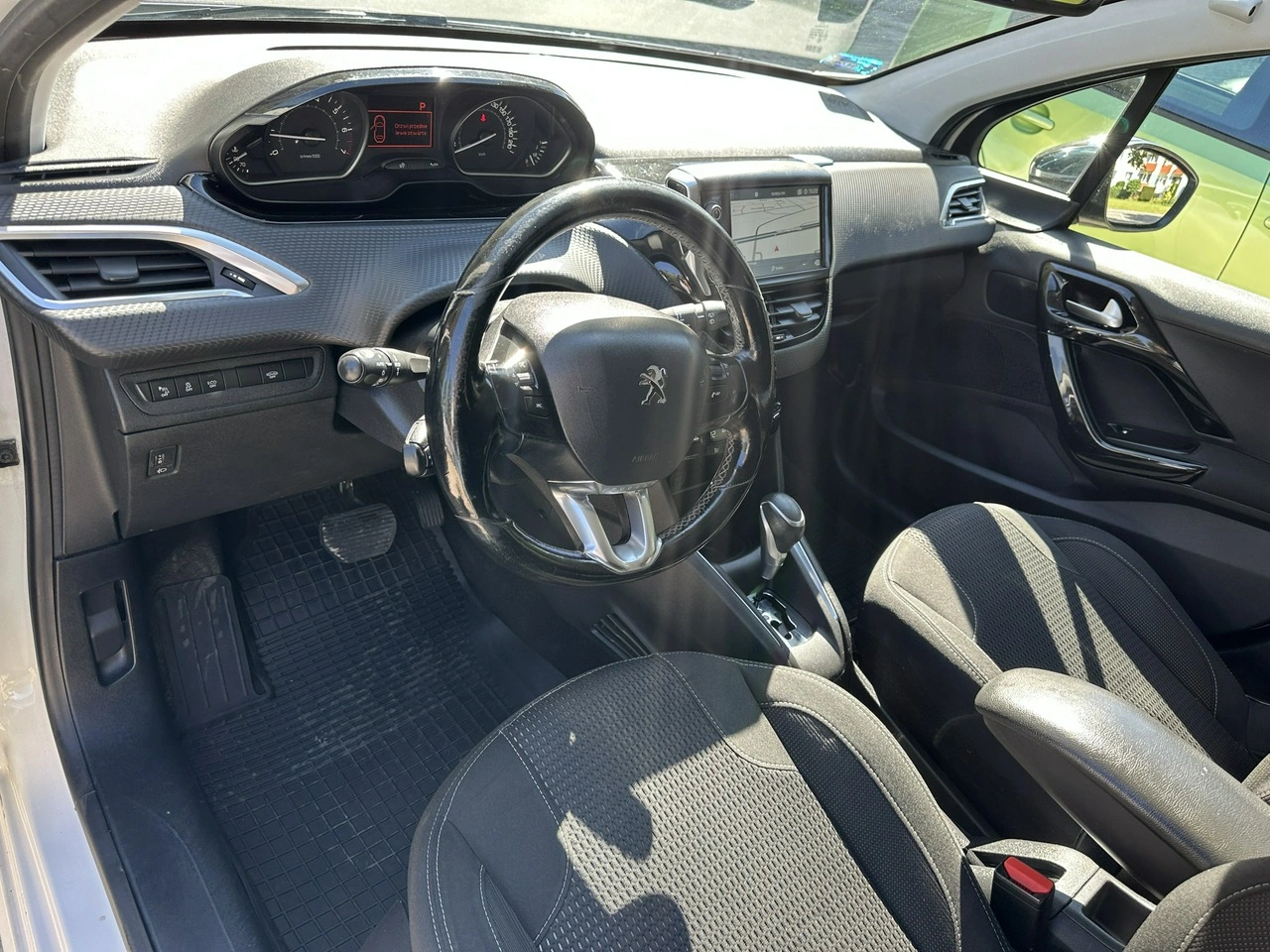 Peugeot 208 - Zdjęcie 9
