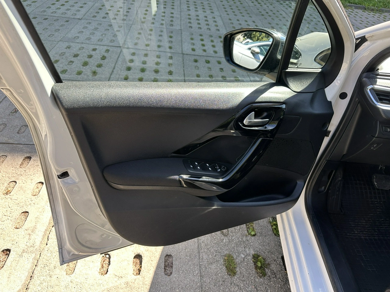 Peugeot 208 - Zdjęcie 10