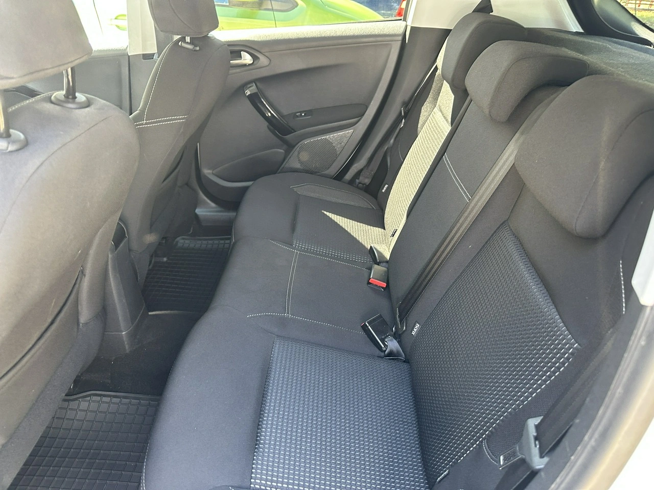 Peugeot 208 - Zdjęcie 12