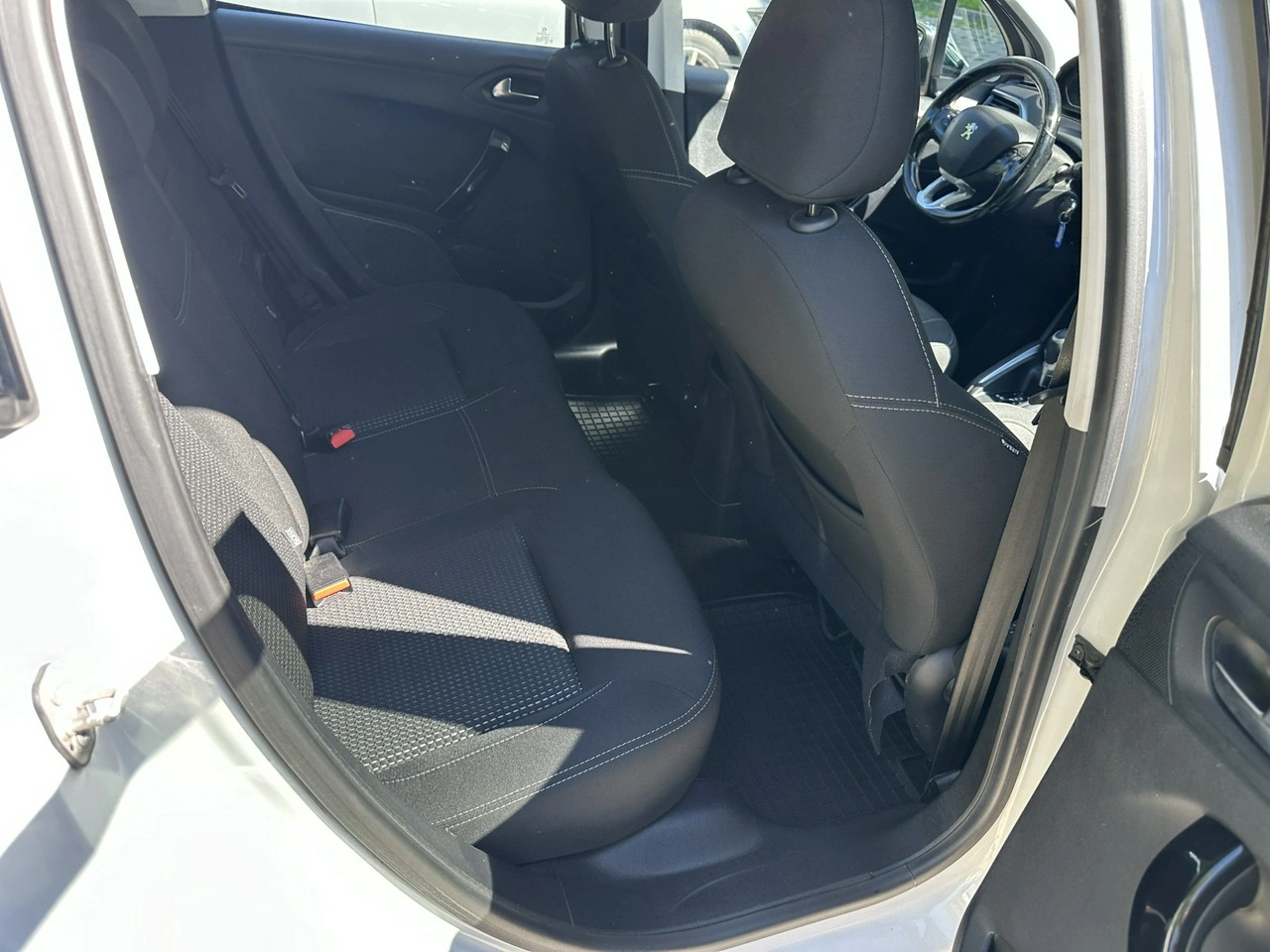Peugeot 208 - Zdjęcie 16