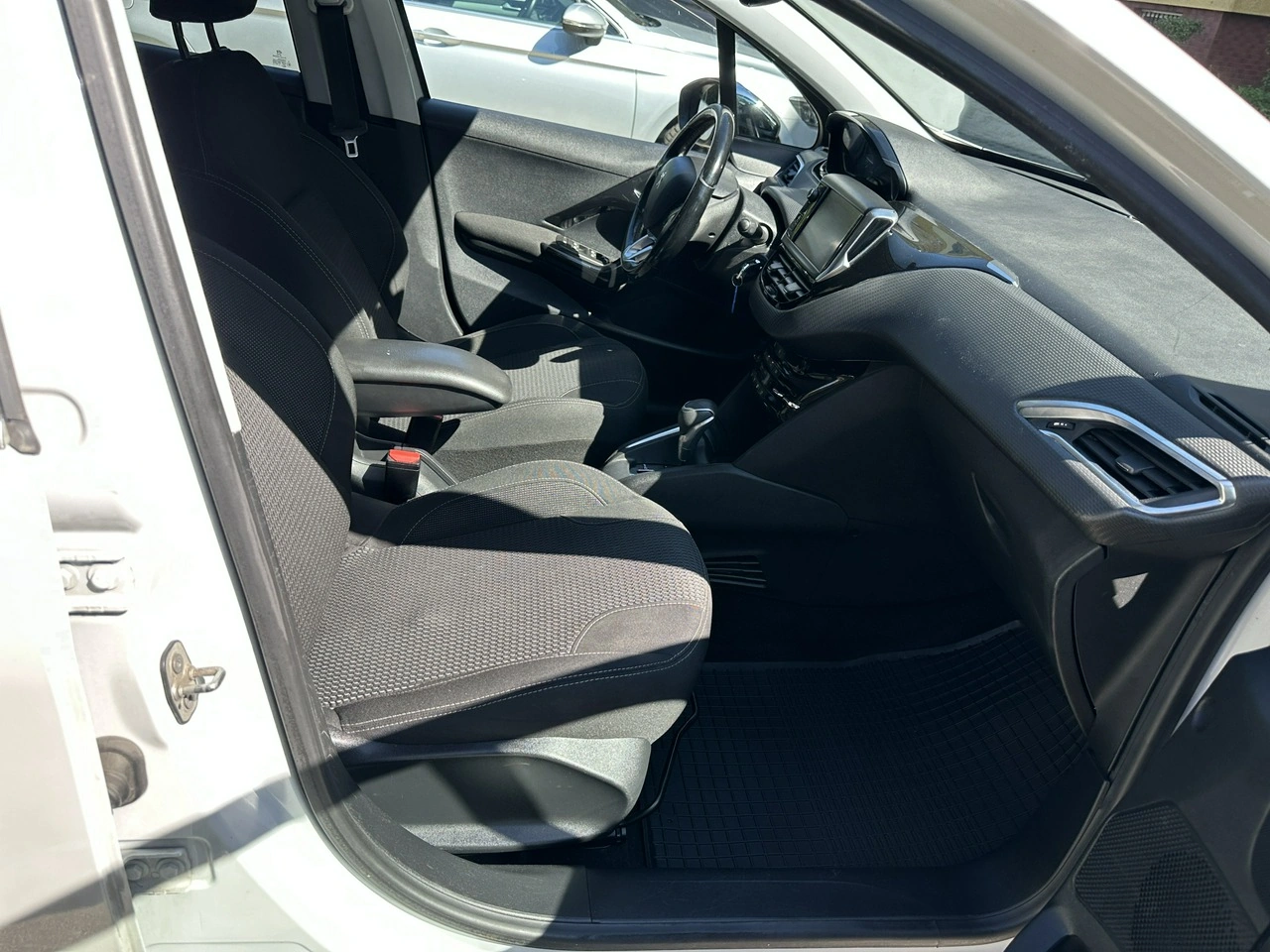 Peugeot 208 - Zdjęcie 17