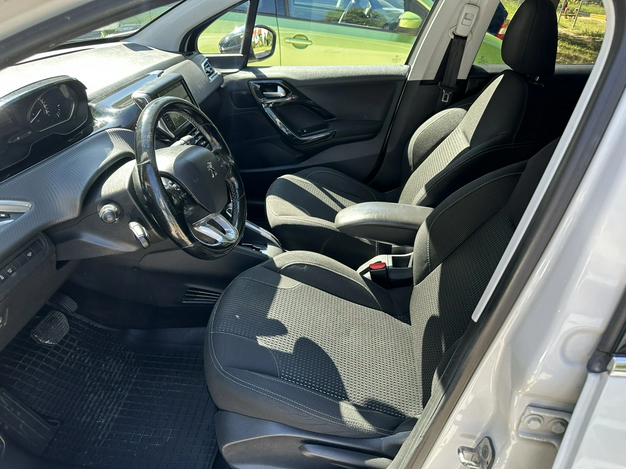 Peugeot 208 - Zdjęcie 8