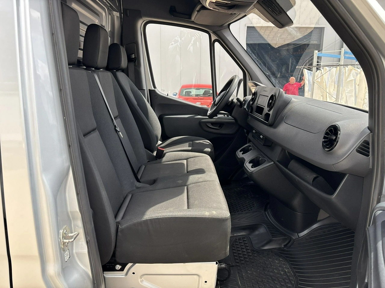 Mercedes Sprinter - Zdjęcie 17