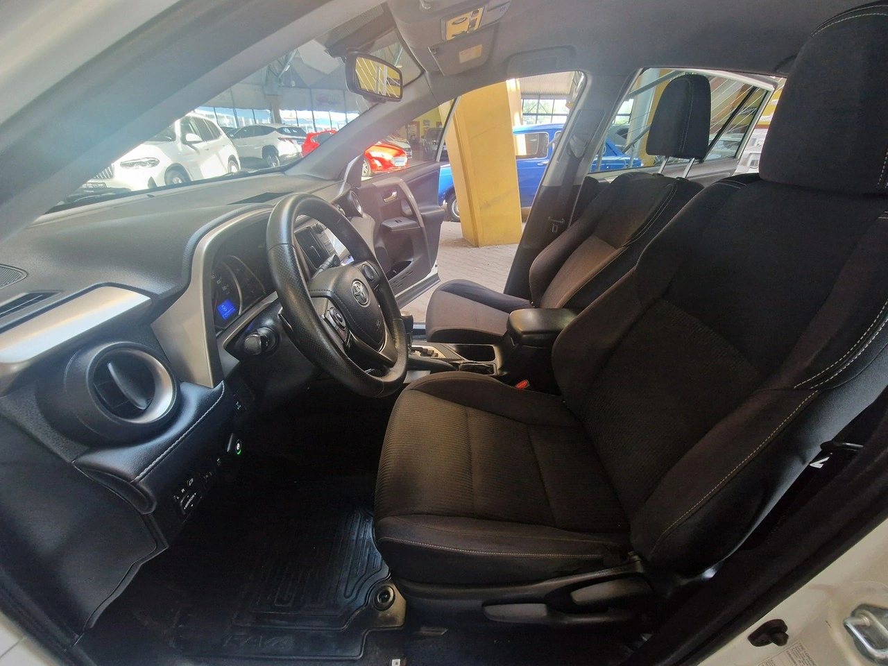 Toyota RAV-4 - Zdjęcie 13