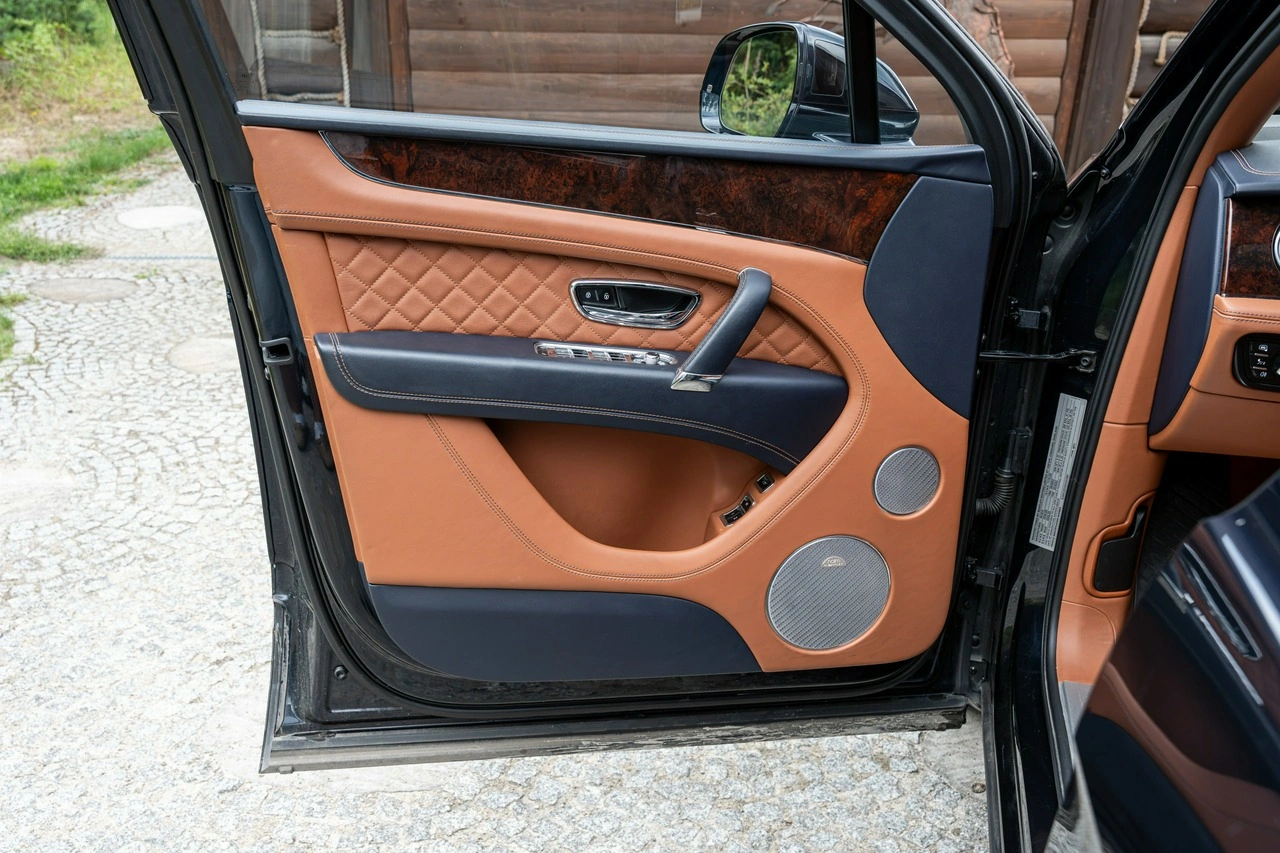 Bentley Bentayga - Zdjęcie 40