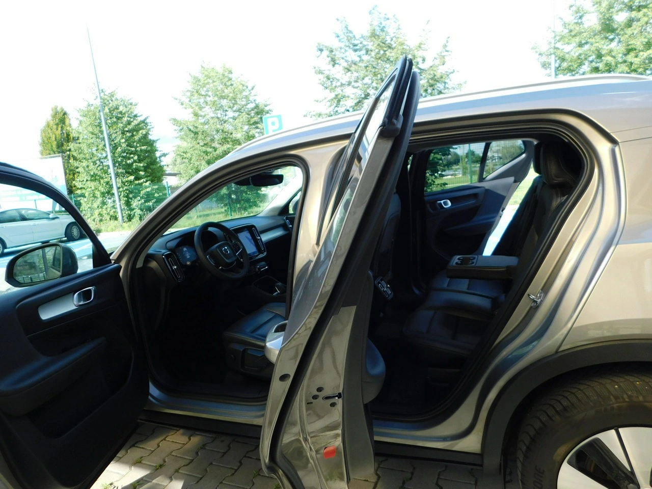 Volvo XC 40 - Zdjęcie 10