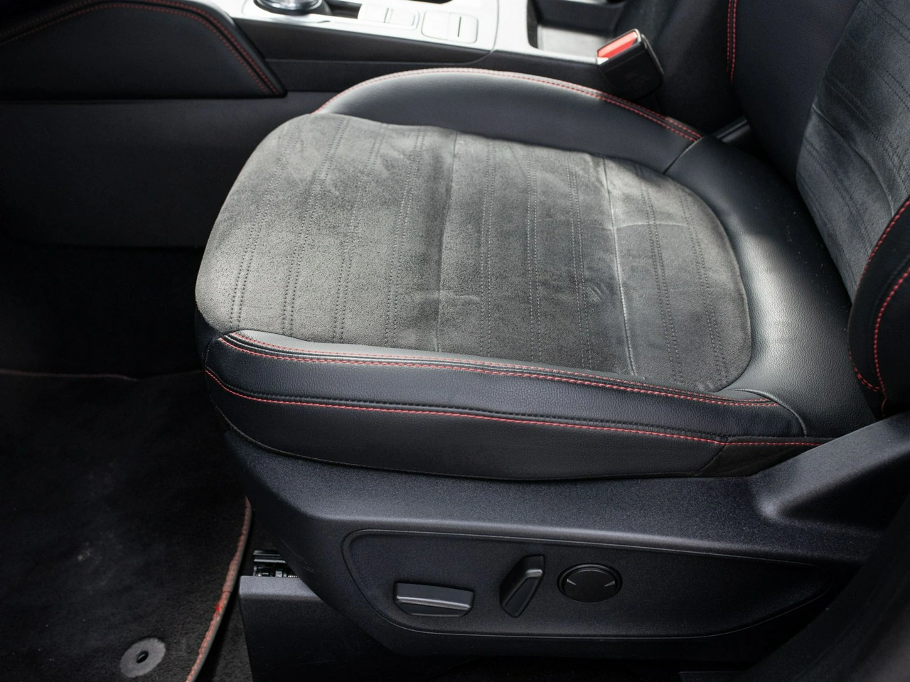 Ford Kuga - Zdjęcie 9