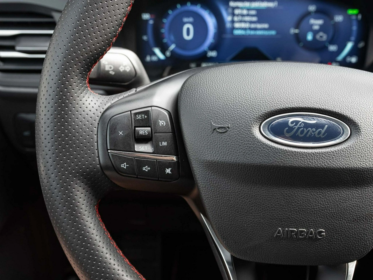 Ford Kuga - Zdjęcie 12