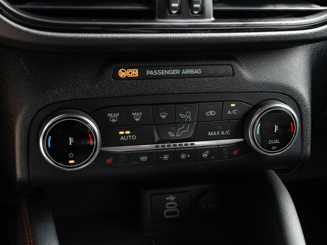 Ford Kuga - Zdjęcie 15