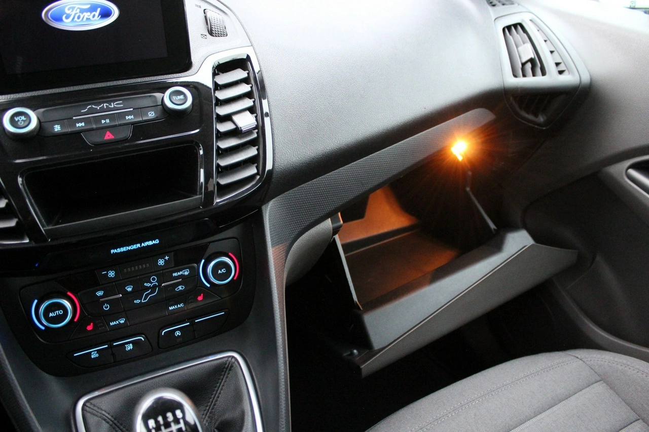 Ford Tourneo Connect - Zdjęcie 29