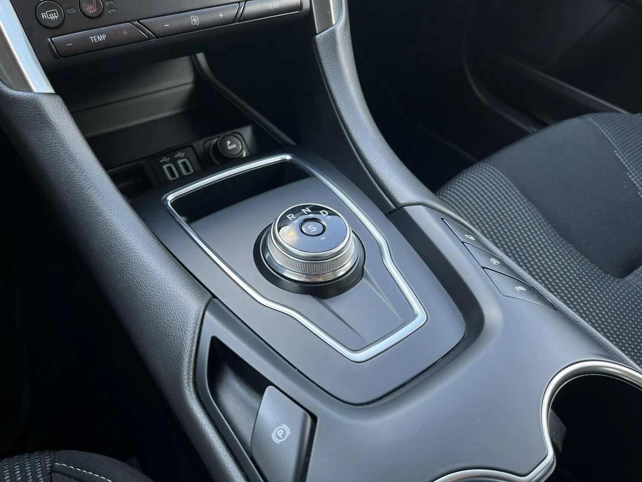Ford Mondeo - Zdjęcie 29