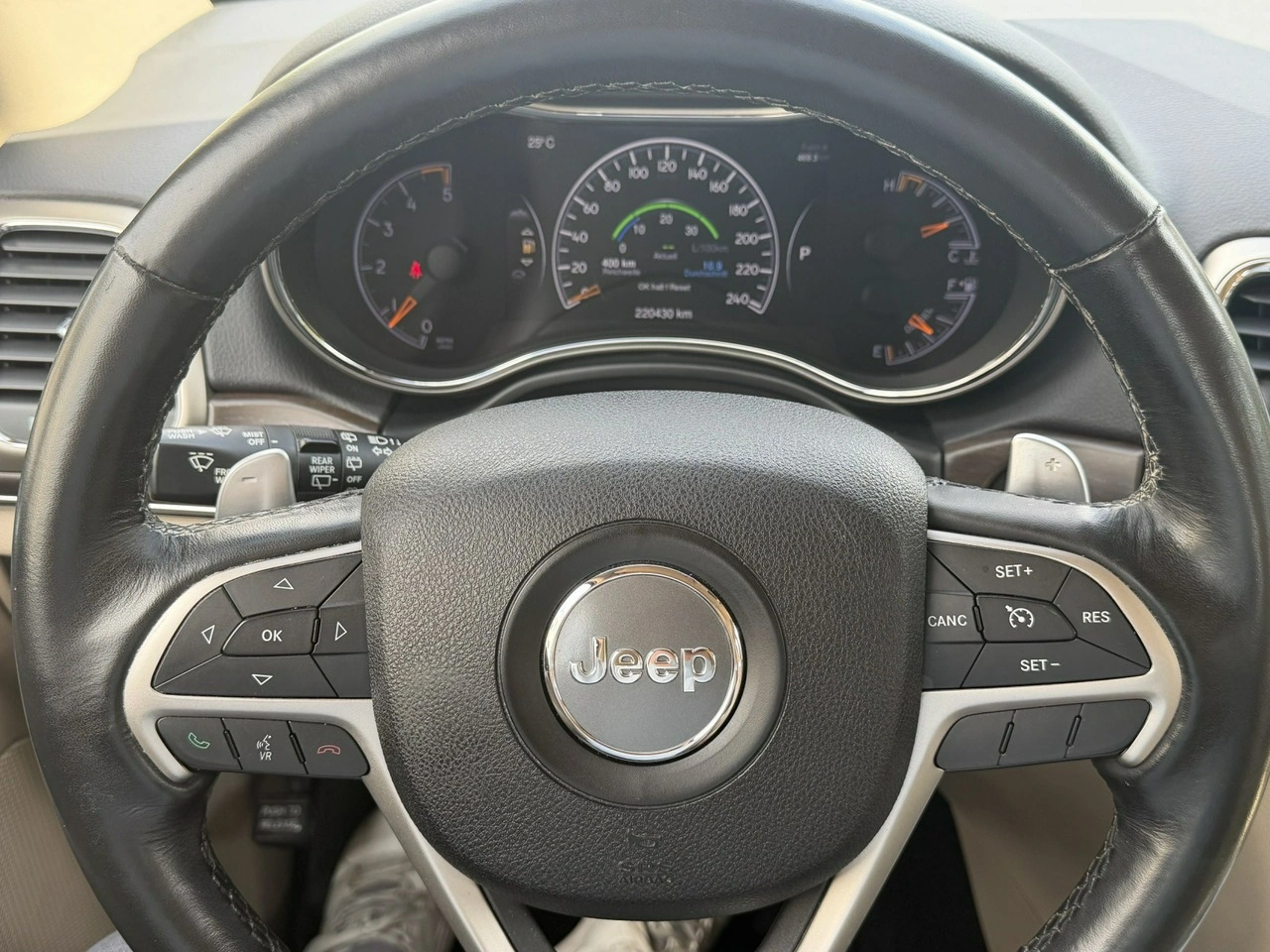 Jeep Grand Cherokee - Zdjęcie 12
