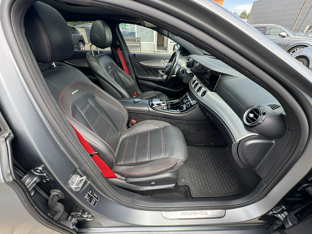 Mercedes E 43 AMG - Zdjęcie 31