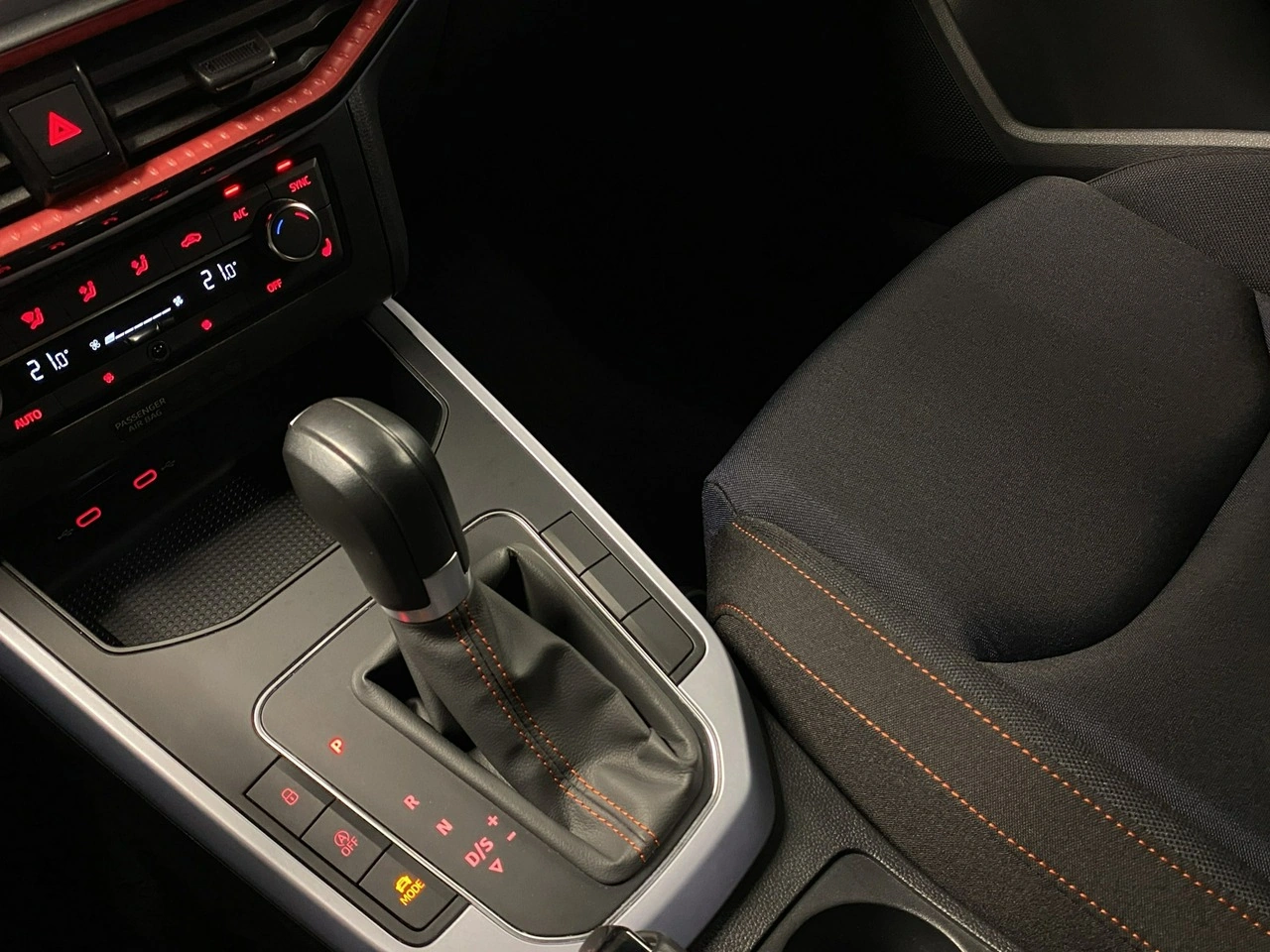 Seat Arona - Zdjęcie 30