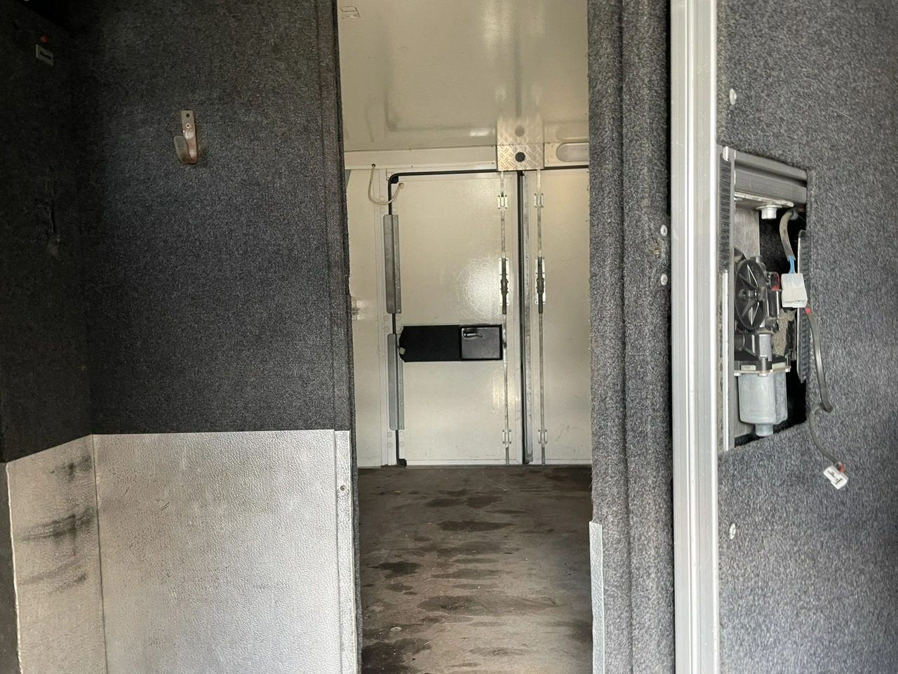Volkswagen Transporter - Zdjęcie 17