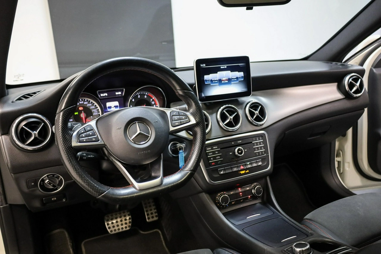 Mercedes GLA 200 - Zdjęcie 19