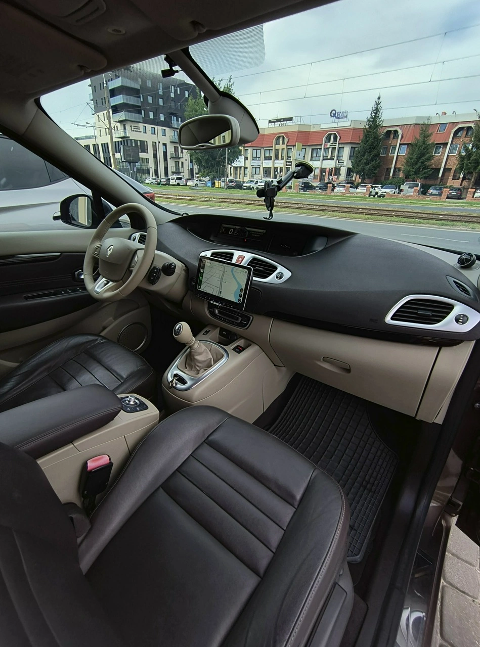 Renault Scenic - Zdjęcie 19