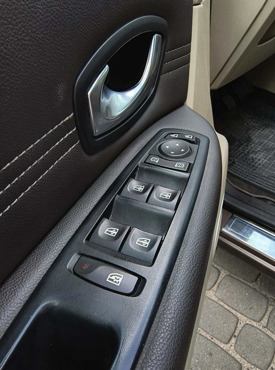 Renault Scenic - Zdjęcie 26