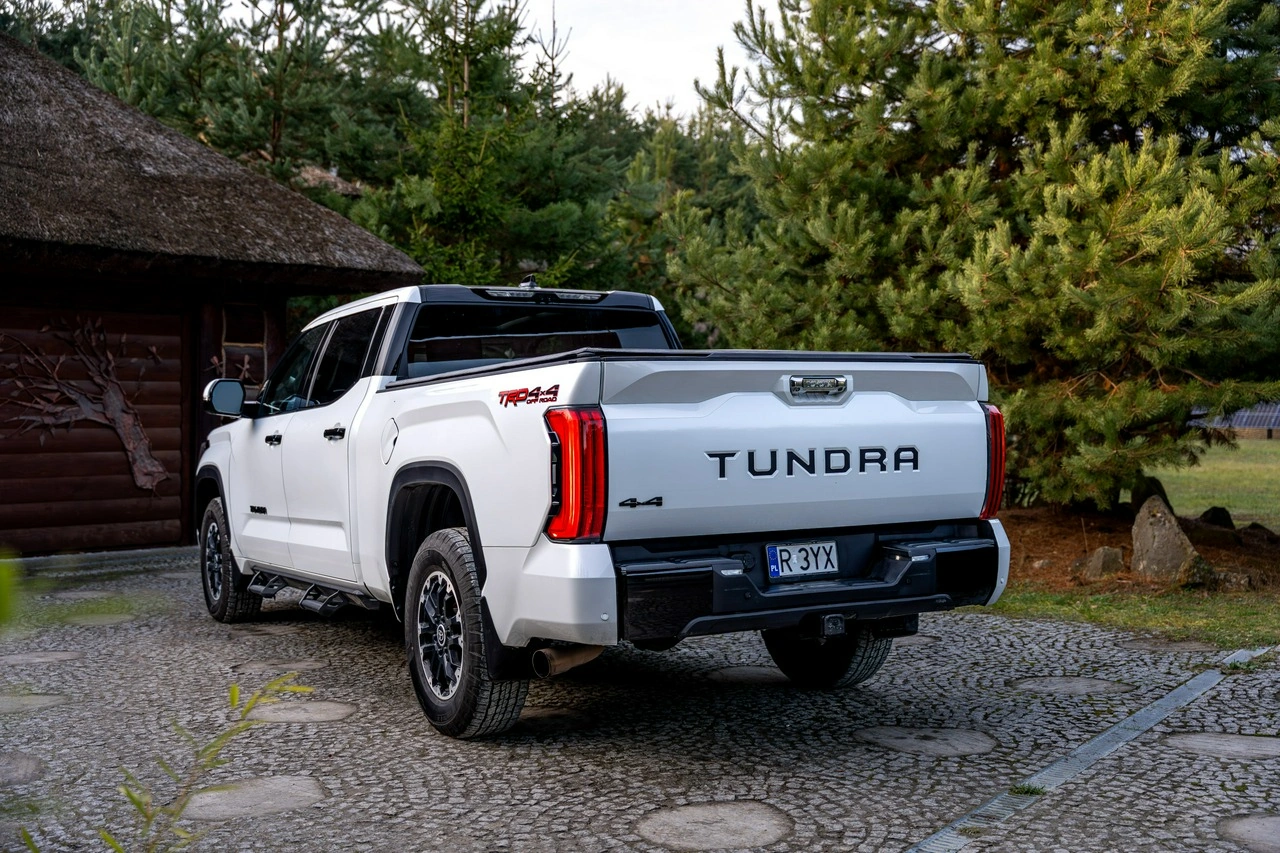 Toyota Tundra - Zdjęcie 10