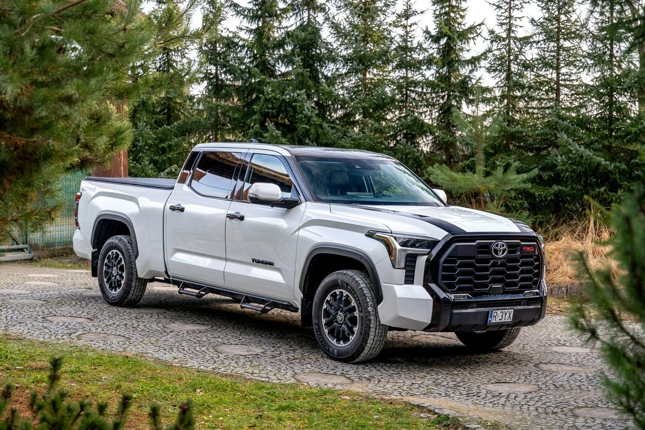 Toyota Tundra - Główne zdjęcie