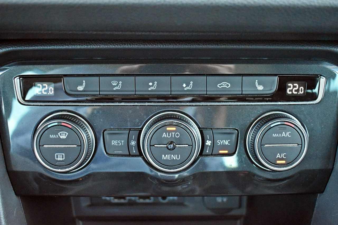 Volkswagen Tiguan - Zdjęcie 25