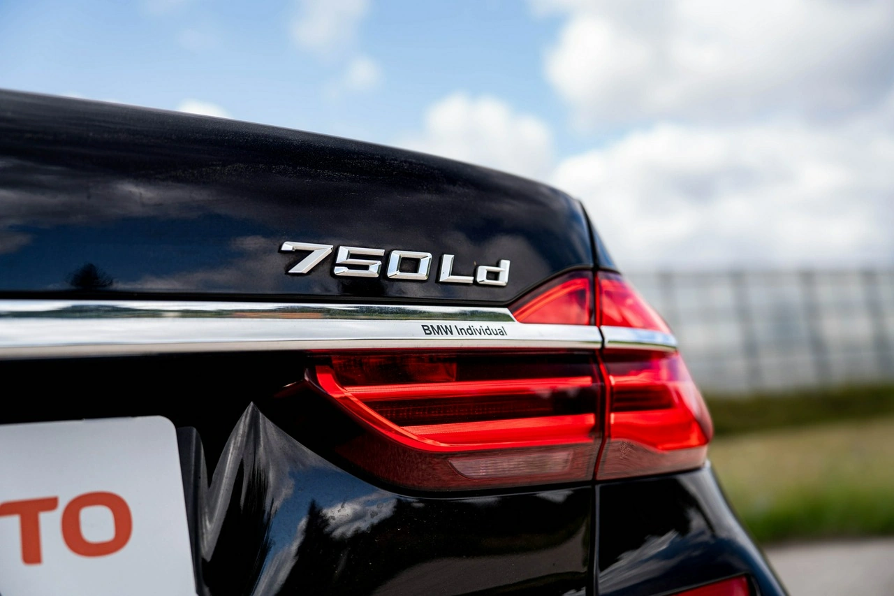 BMW 750 - Zdjęcie 14
