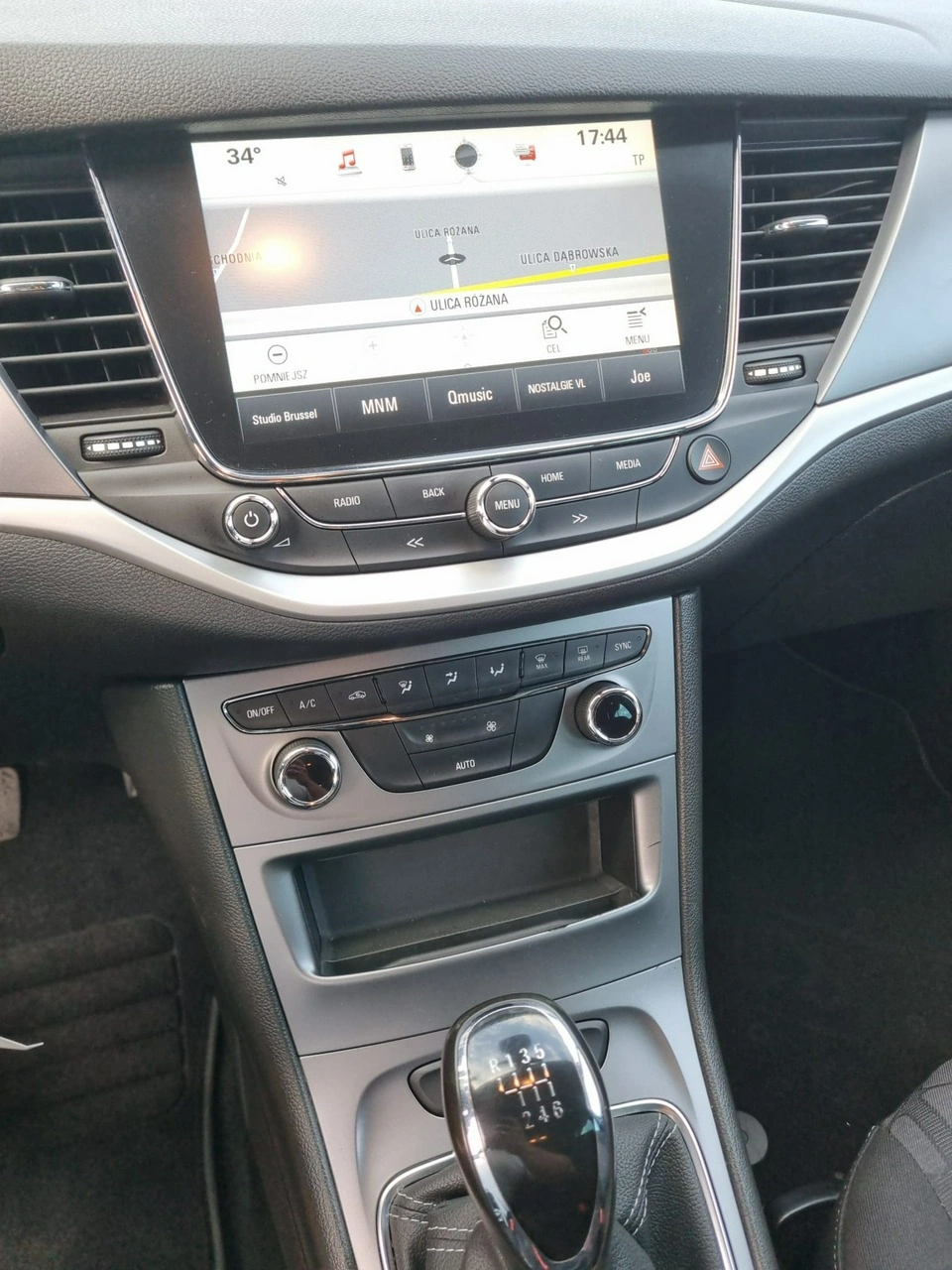 Opel Astra Sports Tourer - Zdjęcie 9