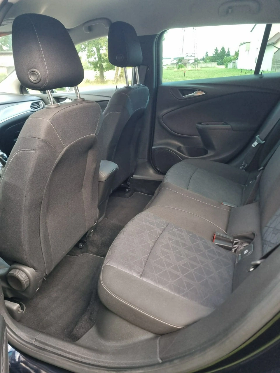 Opel Astra Sports Tourer - Zdjęcie 12