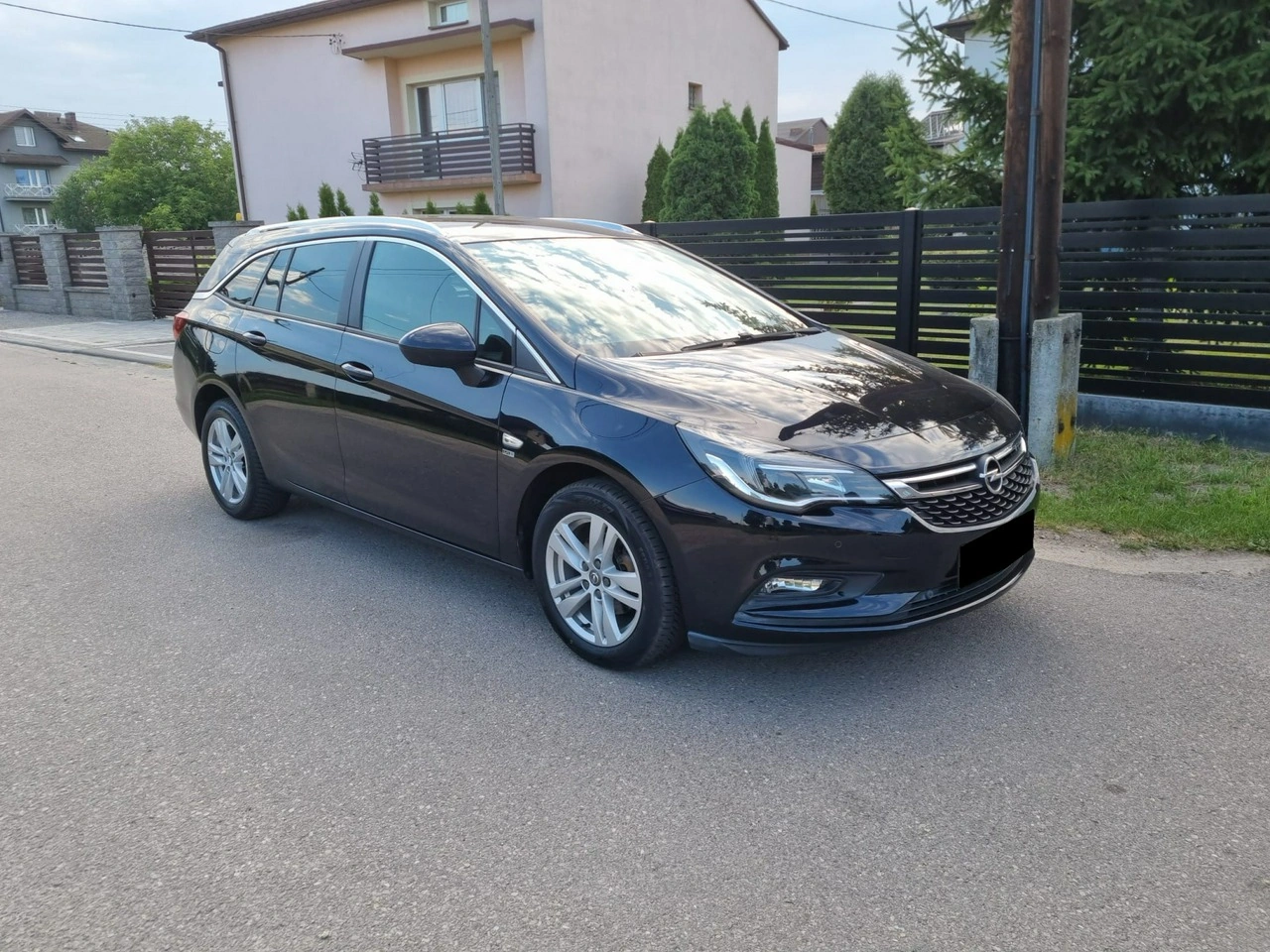 Opel Astra Sports Tourer - Zdjęcie 2