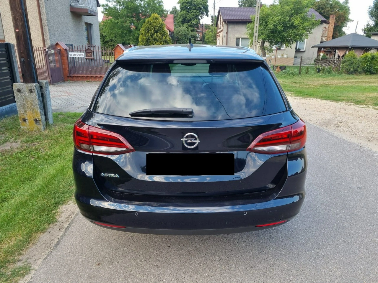 Opel Astra Sports Tourer - Zdjęcie 4