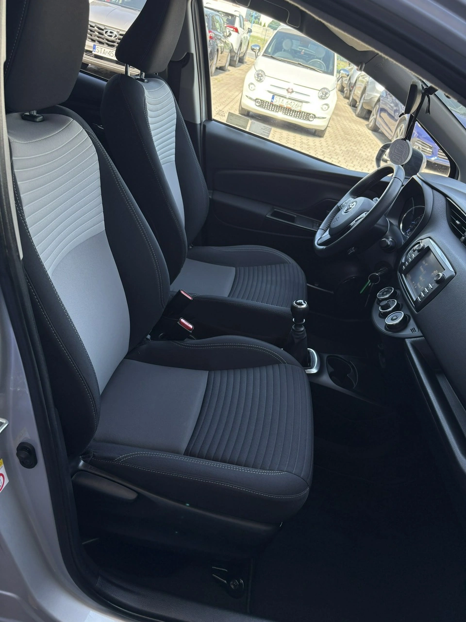 Toyota Yaris - Zdjęcie 20