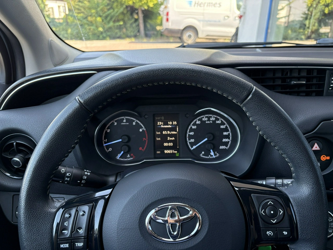 Toyota Yaris - Zdjęcie 21