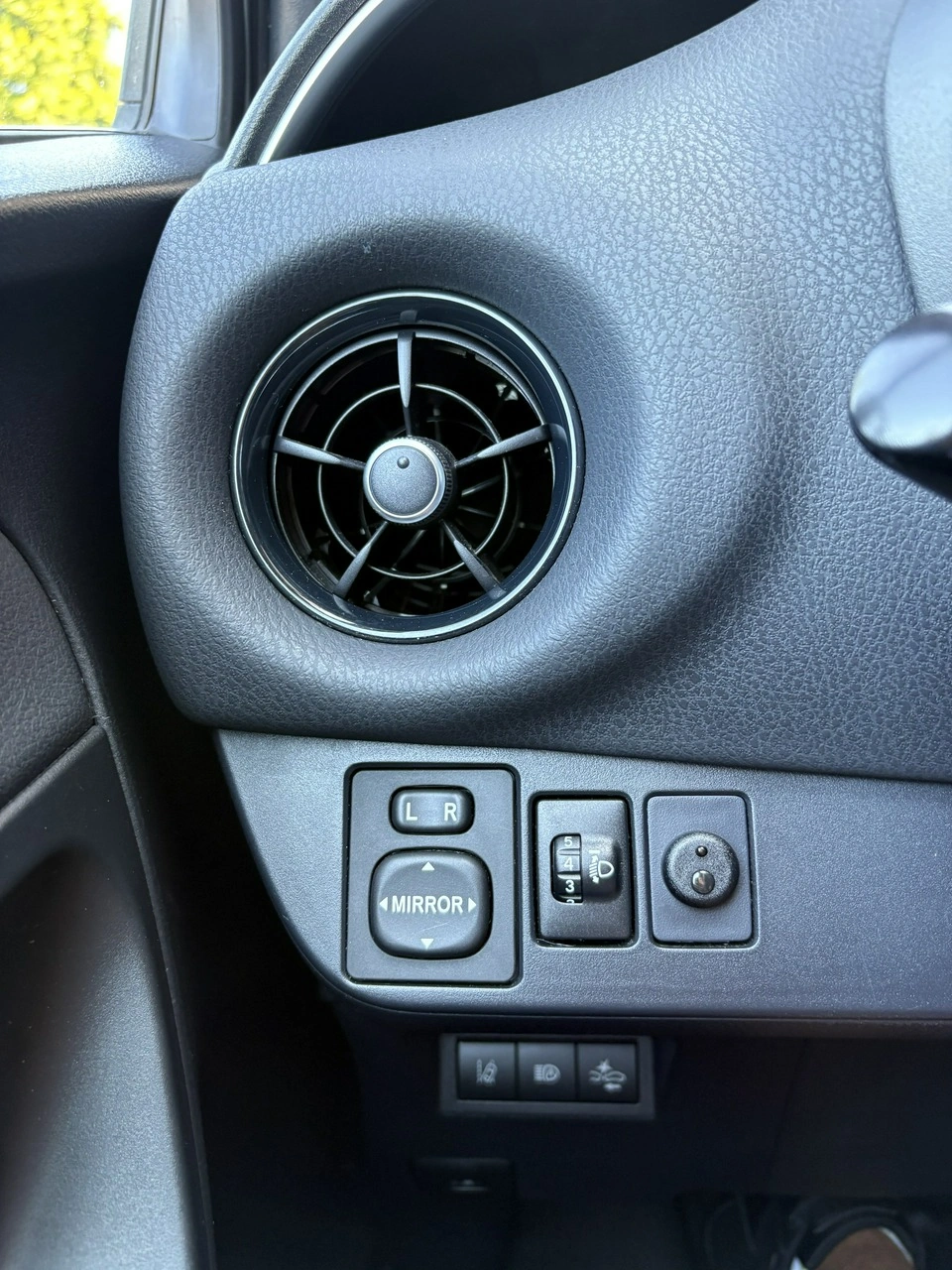 Toyota Yaris - Zdjęcie 27