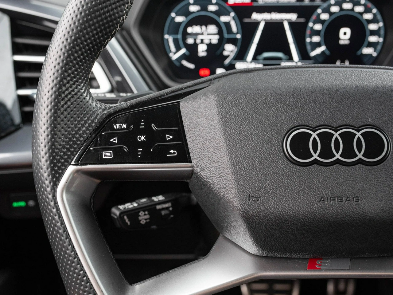 Audi Q4 e-tron - Zdjęcie 12