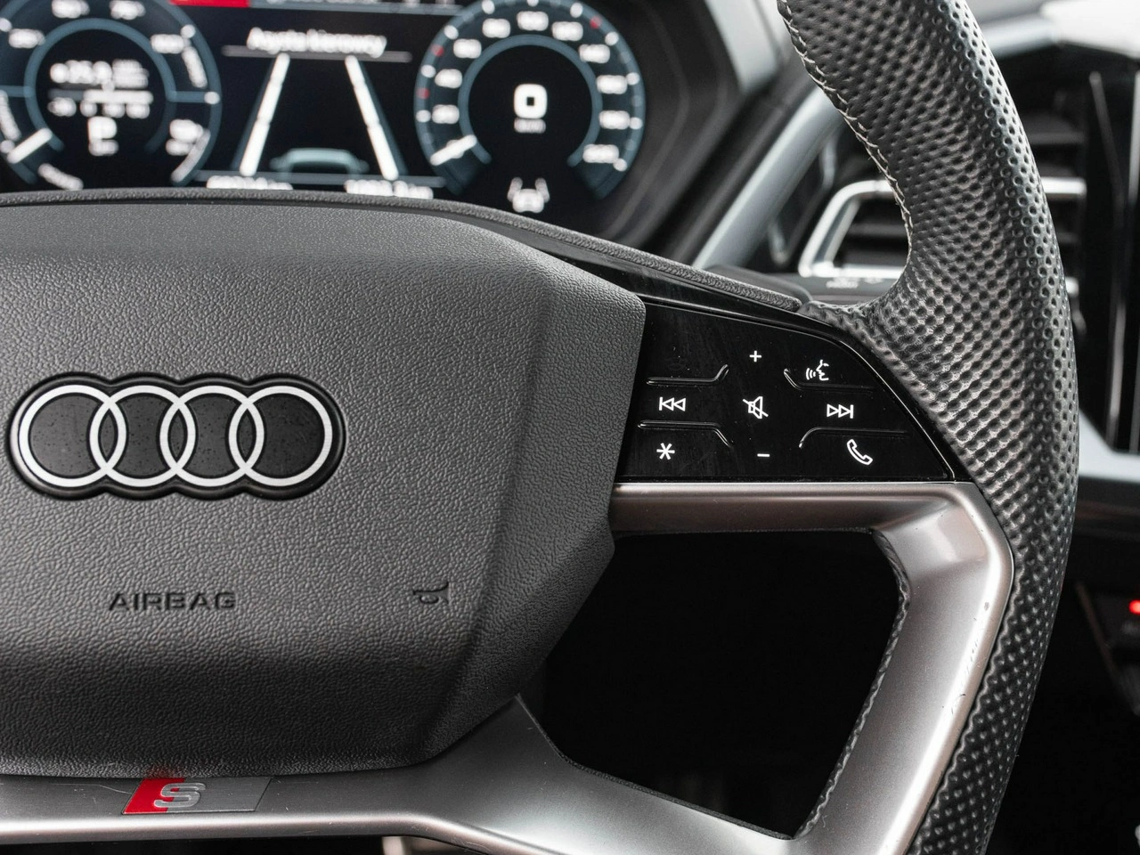 Audi Q4 e-tron - Zdjęcie 13