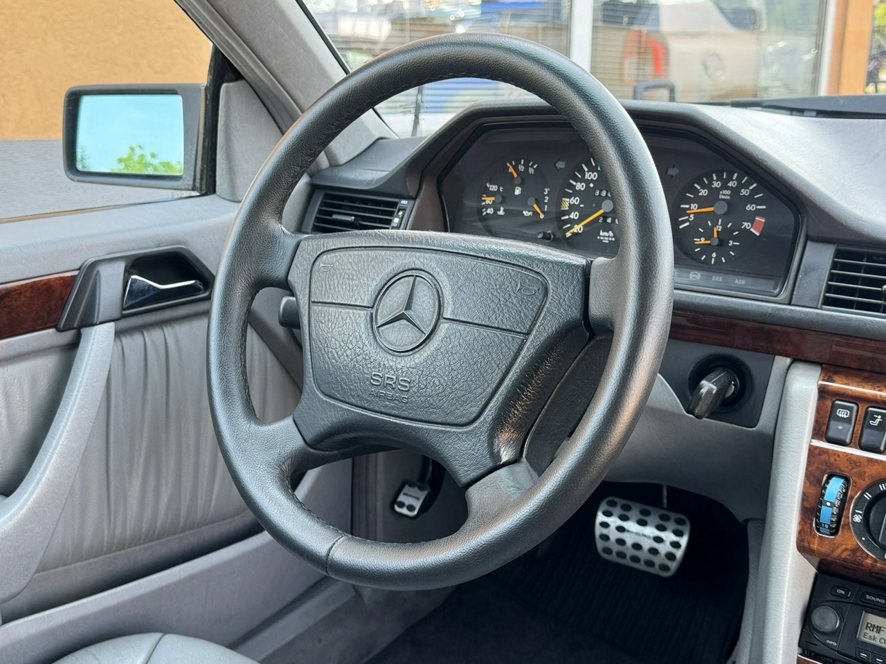 Mercedes W124 - Zdjęcie 30